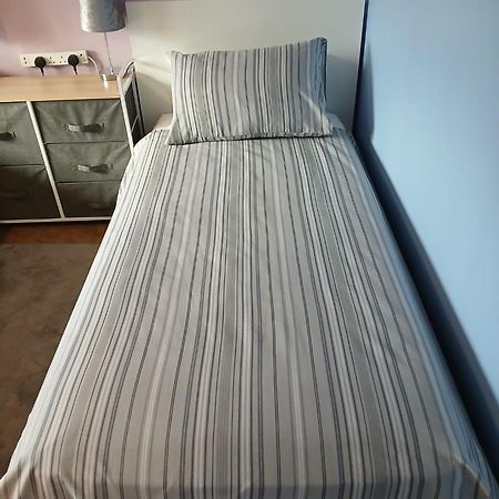 Twin Room In Prescot Homestay Екстер'єр фото