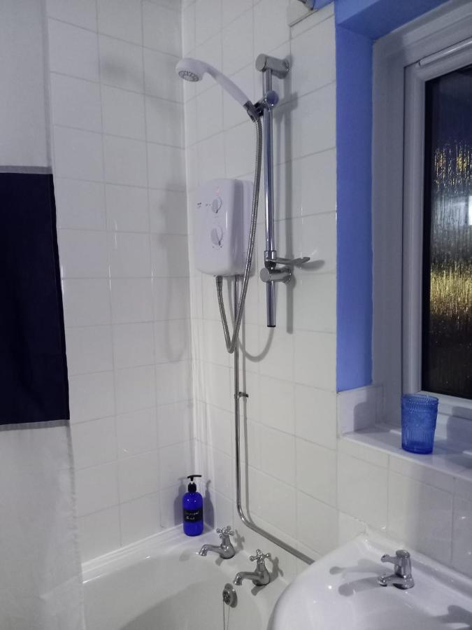 Twin Room In Prescot Homestay Екстер'єр фото